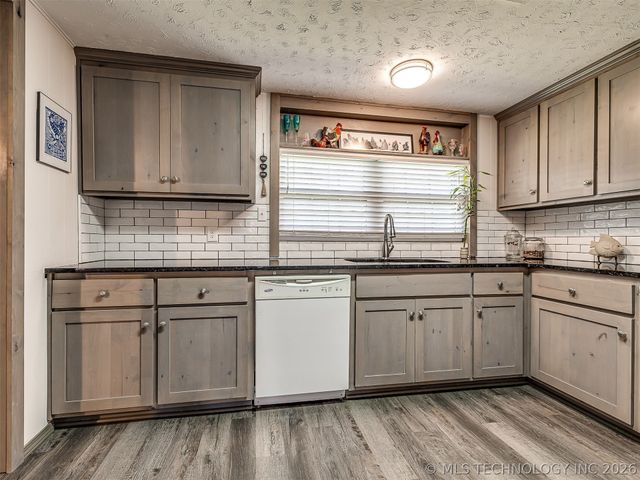 32033 E 695 Way, Wagoner, OK 74467