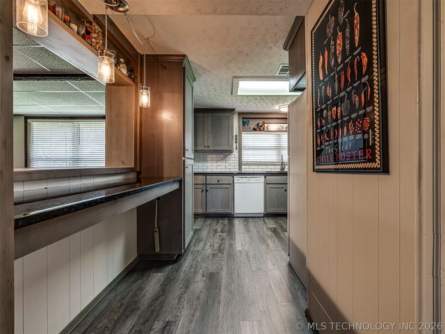 32033 E 695 Way, Wagoner, OK 74467