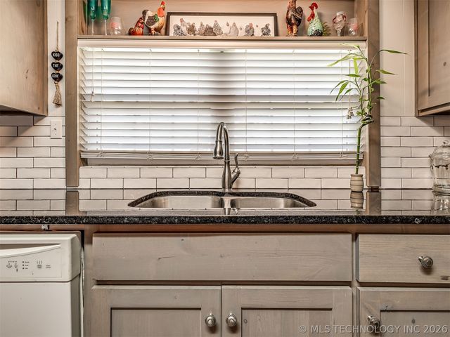 32033 E 695 Way, Wagoner, OK 74467