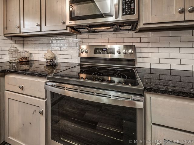 32033 E 695 Way, Wagoner, OK 74467