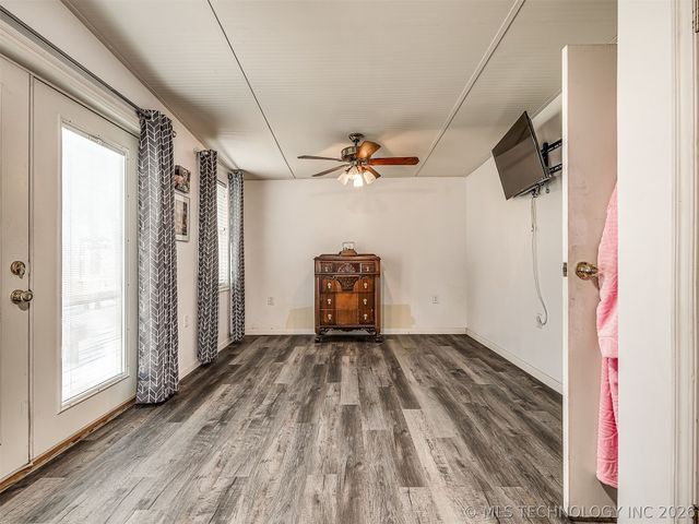 32033 E 695 Way, Wagoner, OK 74467