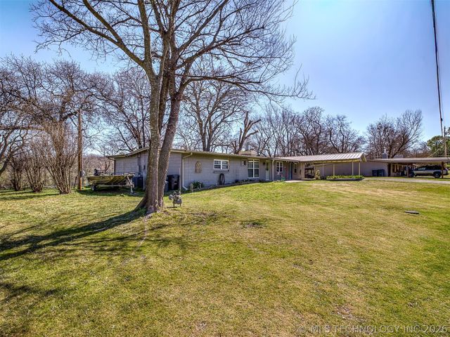 32033 E 695 Way, Wagoner, OK 74467