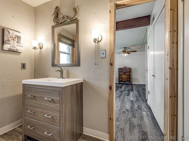 32033 E 695 Way, Wagoner, OK 74467