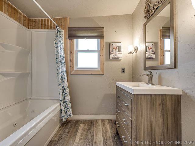 32033 E 695 Way, Wagoner, OK 74467