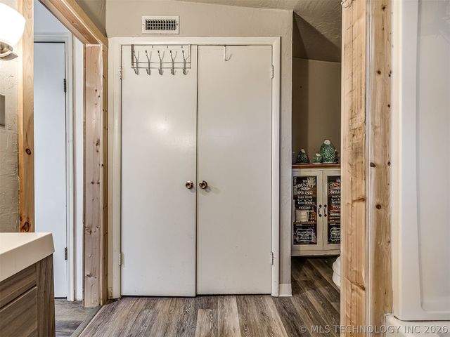 32033 E 695 Way, Wagoner, OK 74467