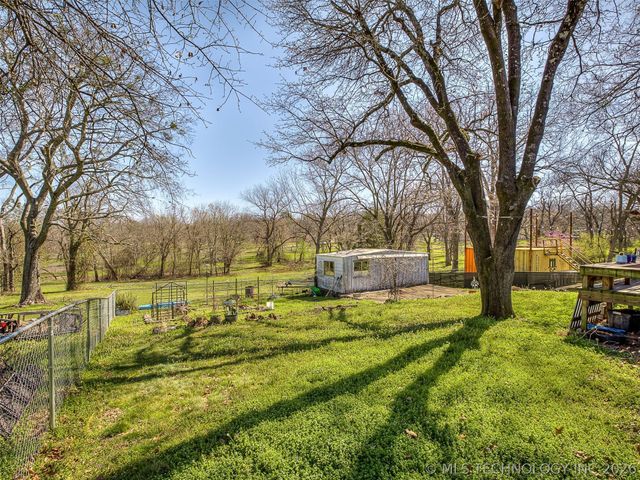 32033 E 695 Way, Wagoner, OK 74467