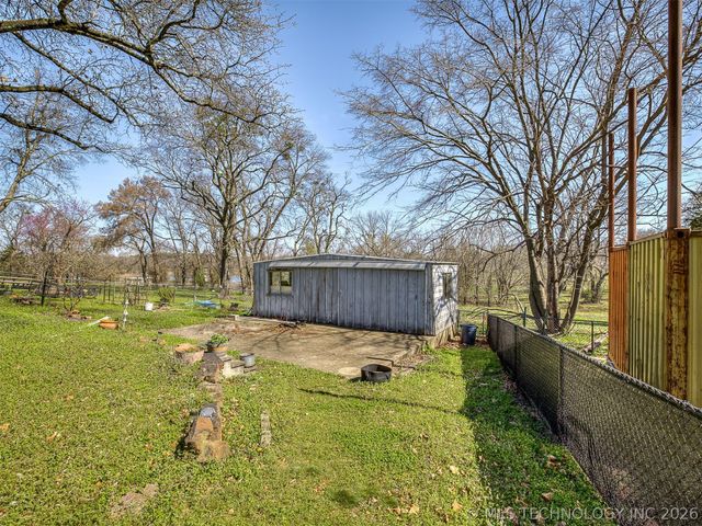 32033 E 695 Way, Wagoner, OK 74467