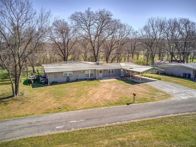 32033 E 695 Way, Wagoner, OK 74467
