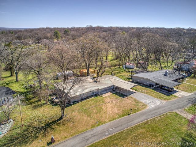 32033 E 695 Way, Wagoner, OK 74467