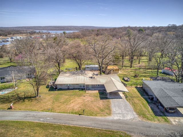 32033 E 695 Way, Wagoner, OK 74467