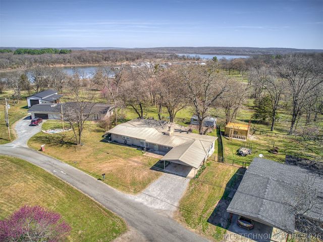 32033 E 695 Way, Wagoner, OK 74467