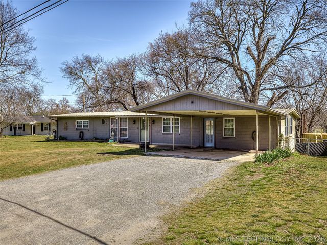 32033 E 695 Way, Wagoner, OK 74467