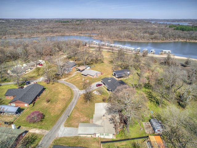 32033 E 695 Way, Wagoner, OK 74467