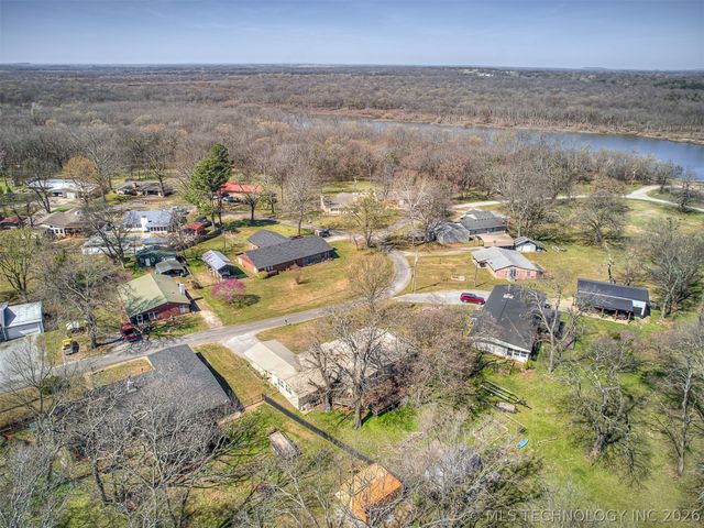 32033 E 695 Way, Wagoner, OK 74467