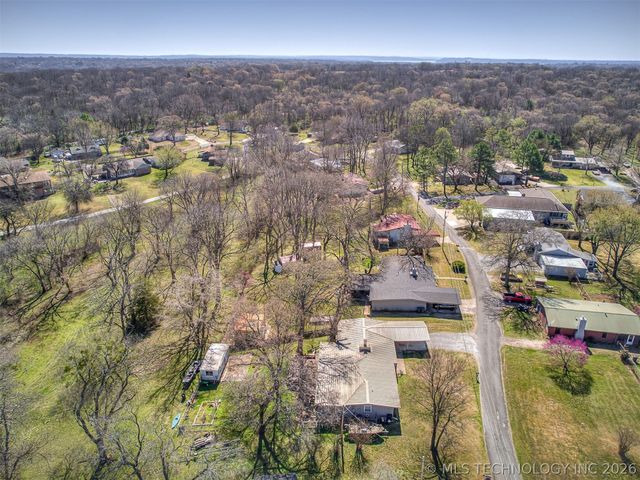 32033 E 695 Way, Wagoner, OK 74467