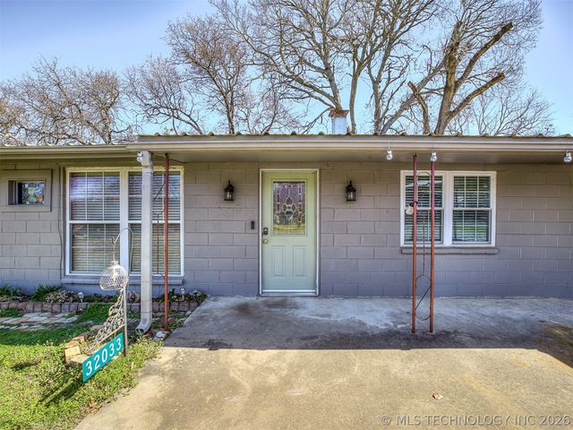 32033 E 695 Way, Wagoner, OK 74467