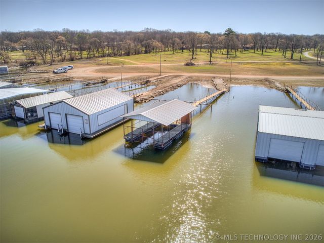 32033 E 695 Way, Wagoner, OK 74467