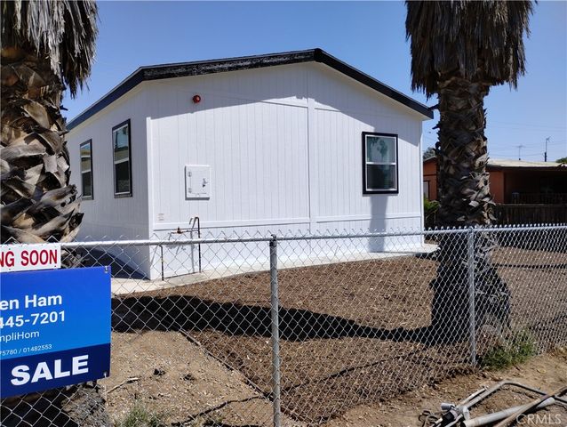 22678 La More, Perris, CA 92570