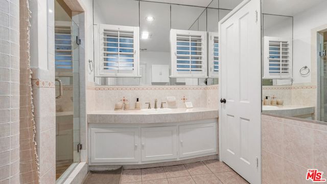 10575 Holman Avenue, Los Angeles, CA 90024