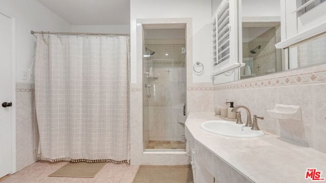 10575 Holman Avenue, Los Angeles, CA 90024