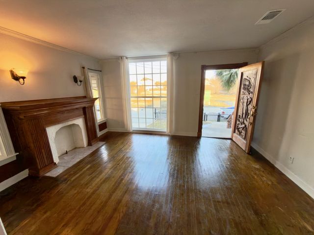 719 CRAWFORD Street, Dallas, TX 75203