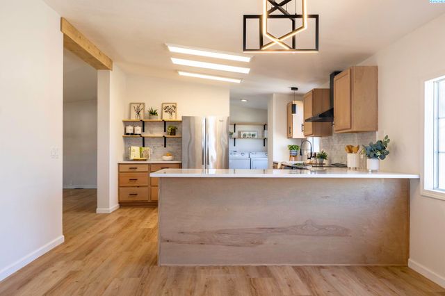93 Ridgecliff Drive, Richland, WA 99352