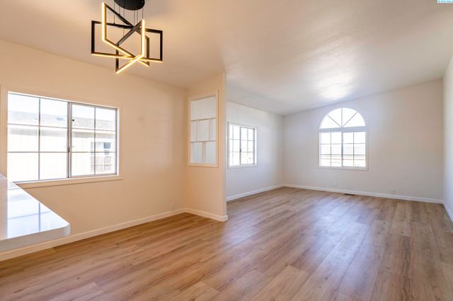 93 Ridgecliff Drive, Richland, WA 99352