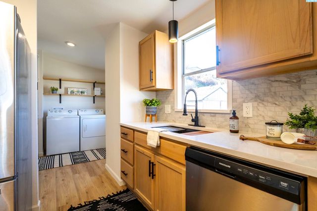 93 Ridgecliff Drive, Richland, WA 99352