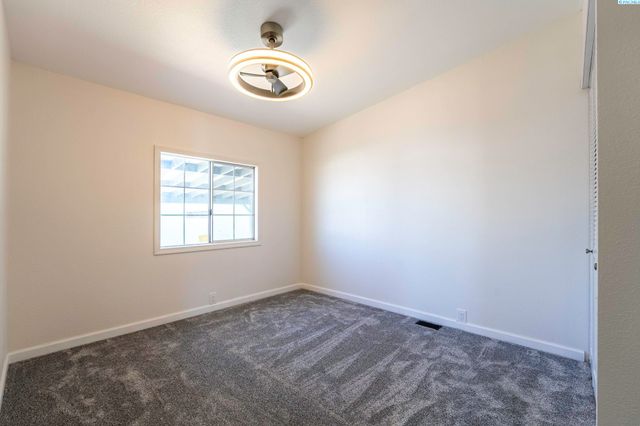 93 Ridgecliff Drive, Richland, WA 99352