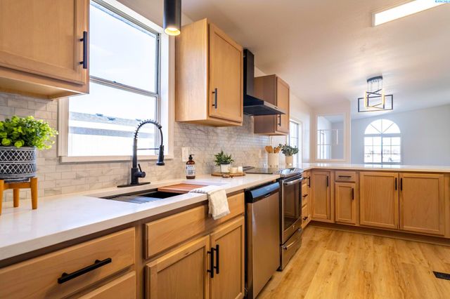 93 Ridgecliff Drive, Richland, WA 99352