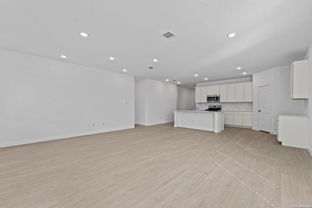 2315 Fort Davis Pass, Marion, TX 78124