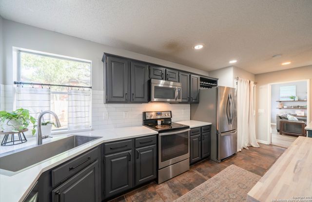 2435 Pendant Oak, San Antonio, TX 78232