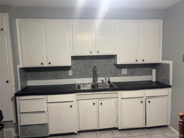 25146 Wagner Avenue, Warren, MI 48089