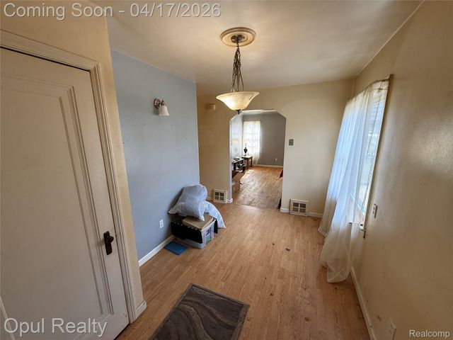 23382 Ann Arbor Trail, Dearborn Heights, MI 48127