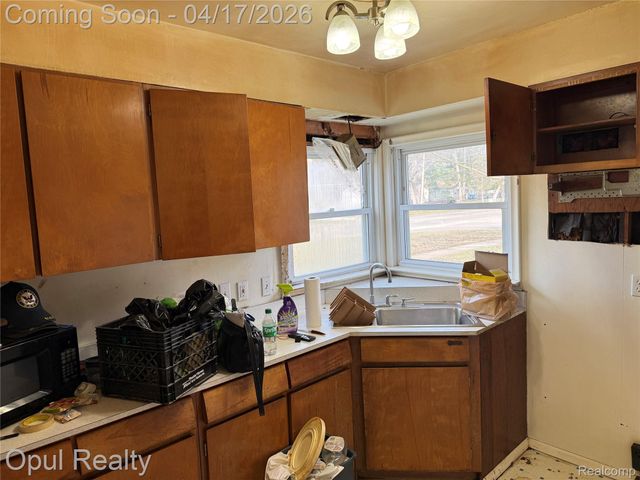 23382 Ann Arbor Trail, Dearborn Heights, MI 48127