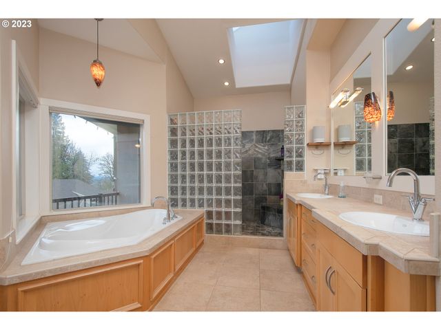 4647 Se HONORS Dr, Gresham, OR 97080