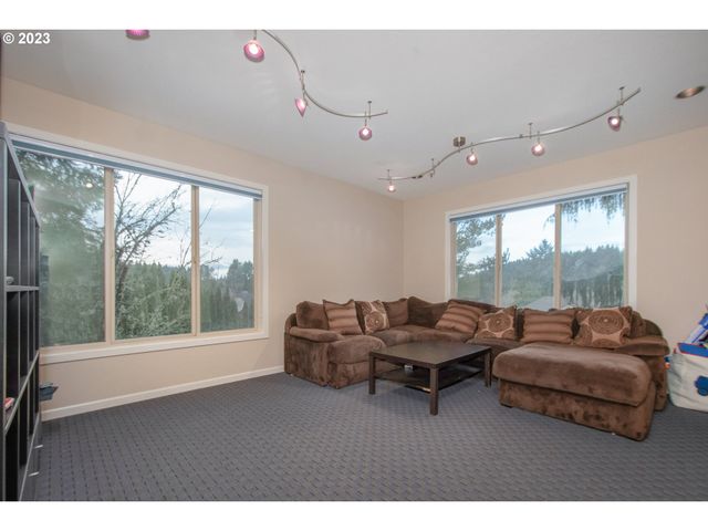 4647 Se HONORS Dr, Gresham, OR 97080