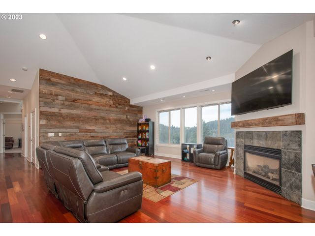 4647 Se HONORS Dr, Gresham, OR 97080