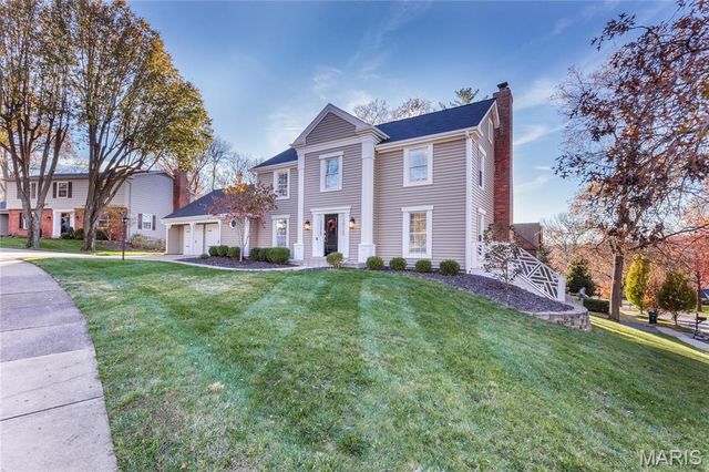 745 Haw Thicket Lane, St Louis, MO 63131