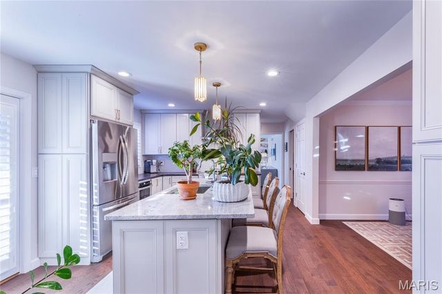 745 Haw Thicket Lane, St Louis, MO 63131