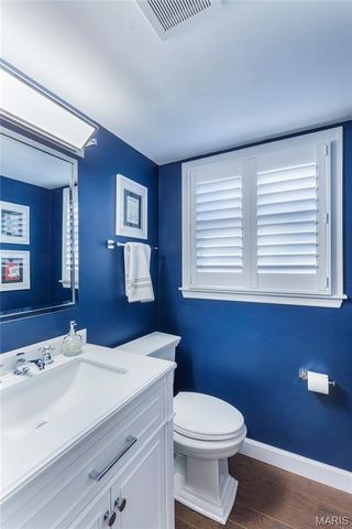 745 Haw Thicket Lane, St Louis, MO 63131