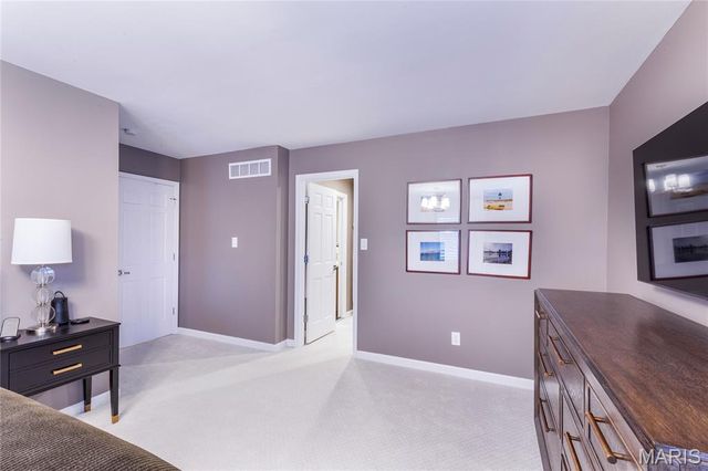 745 Haw Thicket Lane, St Louis, MO 63131