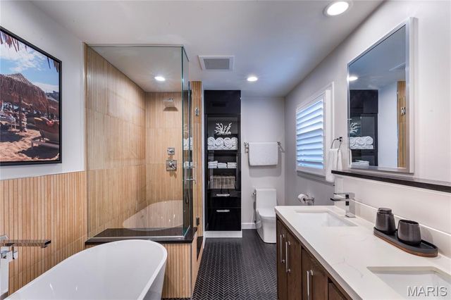 745 Haw Thicket Lane, St Louis, MO 63131