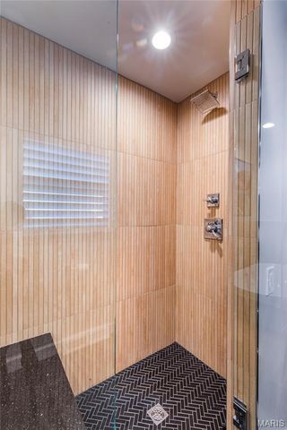 745 Haw Thicket Lane, St Louis, MO 63131