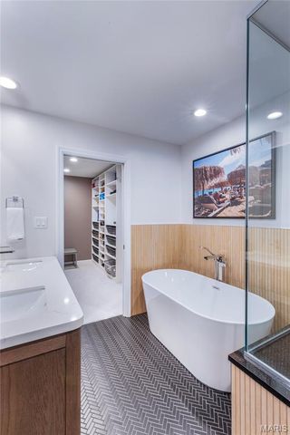 745 Haw Thicket Lane, St Louis, MO 63131