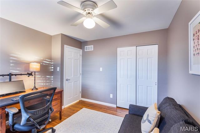 745 Haw Thicket Lane, St Louis, MO 63131