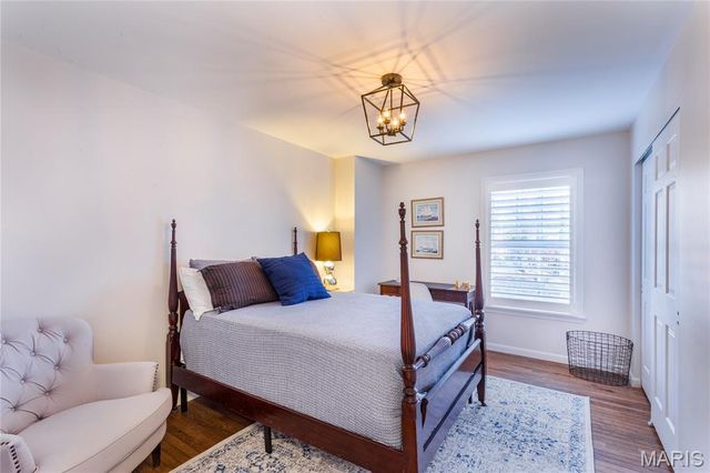 745 Haw Thicket Lane, St Louis, MO 63131