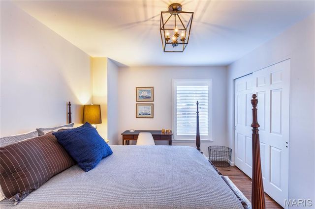745 Haw Thicket Lane, St Louis, MO 63131