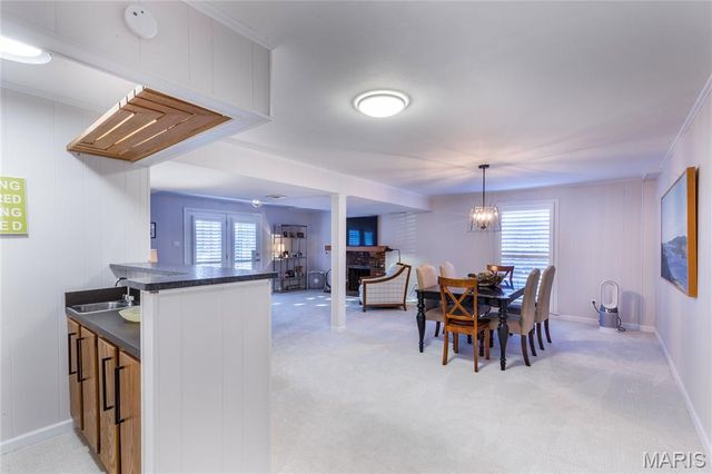 745 Haw Thicket Lane, St Louis, MO 63131