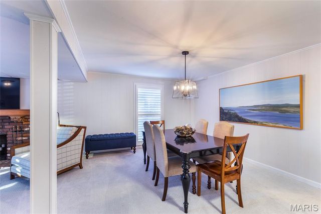 745 Haw Thicket Lane, St Louis, MO 63131